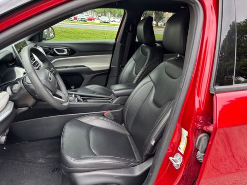 Used 2025 Jeep Compass Limited AWD/4WD image 31