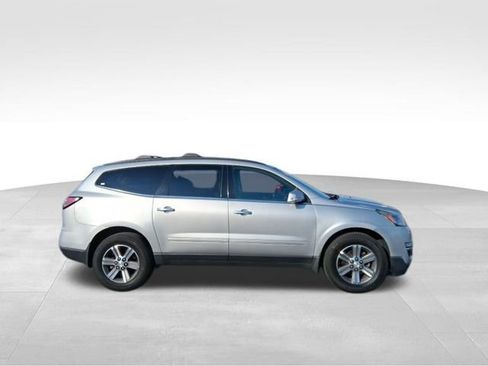 Used 2017 Chevrolet Traverse LT image 6