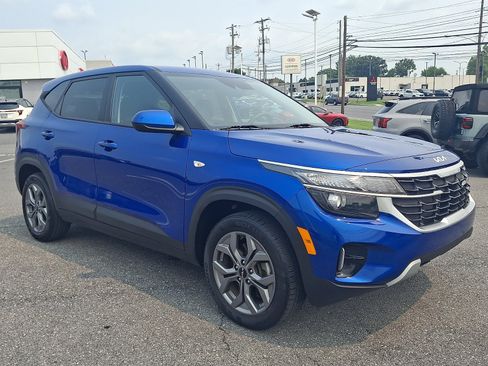 Used 2024 Kia Seltos LX AWD/4WD image 3