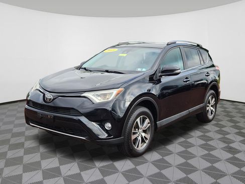 Used 2018 Toyota RAV4 XLE AWD/4WD image 2