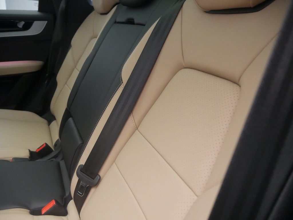 Certified 2026 Porsche Cayenne AWD/4WD image 24
