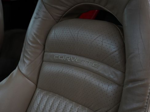Used 2000 Chevrolet Corvette Convertible w/ Memory Pkg RWD image 20