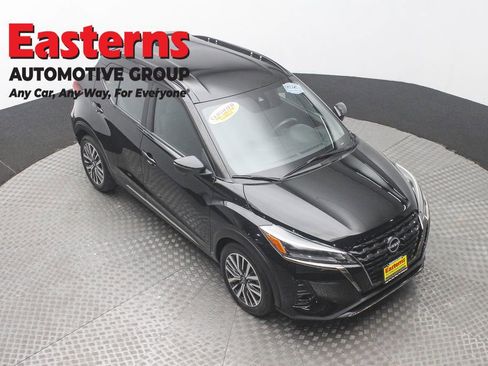 Used 2024 Nissan Kicks SR FWD image 3