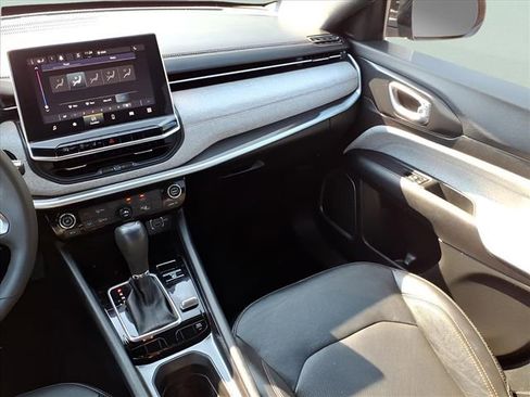 Used 2023 Jeep Compass Latitude image 16