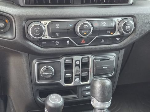 Used 2024 Jeep Wrangler Unlimited Sport AWD/4WD image 19