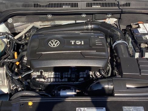Used 2016 Volkswagen Jetta GLI SE FWD image 9