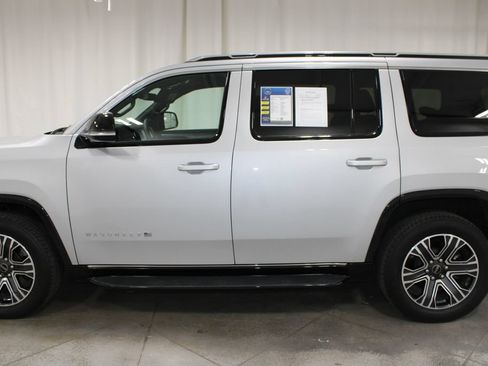 Used 2025 Jeep Wagoneer Series II w/ 8-Passenger Seating Package AWD/4WD image 6