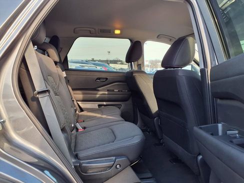 Used 2025 Nissan Pathfinder SV image 29