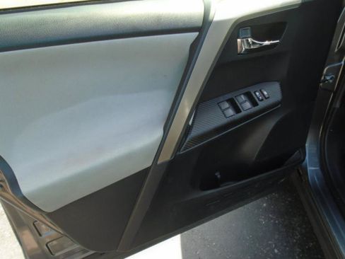 Used 2014 Toyota RAV4 XLE AWD/4WD image 22