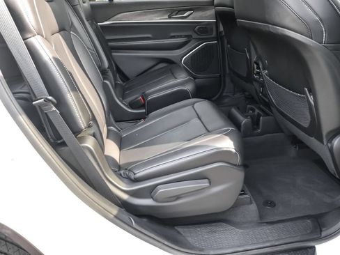 Used 2021 Jeep Grand Cherokee L Limited AWD/4WD image 34