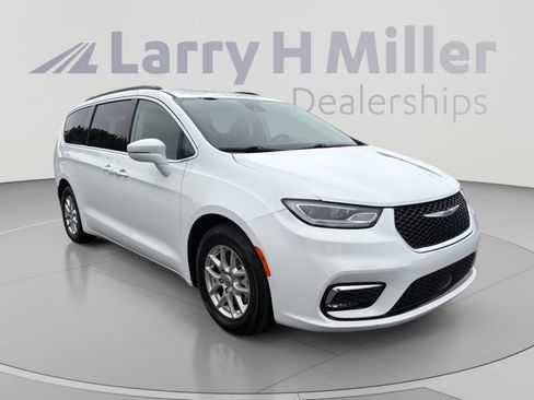 Used 2022 Chrysler Pacifica Touring-L FWD image 7