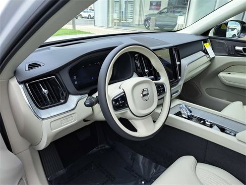 Used 2025 Volvo XC60 T8 Ultra image 8