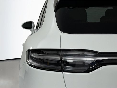 Certified 2026 Porsche Macan AWD/4WD image 16