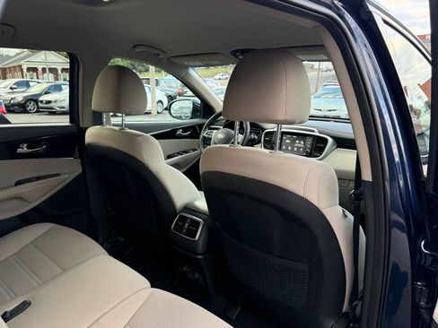 Used 2019 Kia Sorento FWD image 27