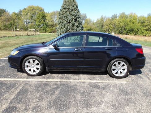 Used 2011 Chrysler 200 Touring image 10