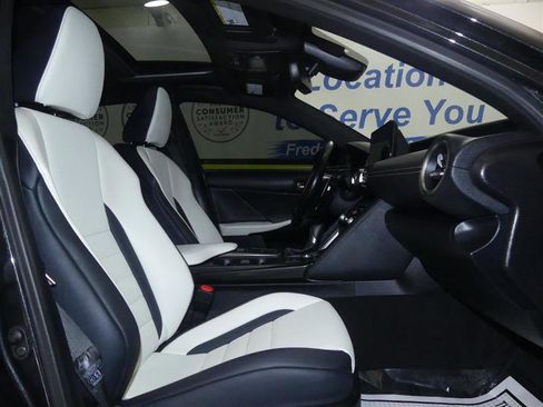 Used 2022 Lexus IS 500 image 9