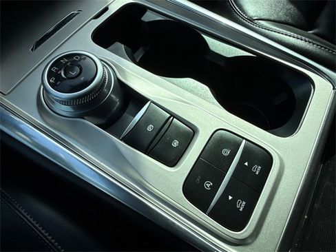 Used 2021 Ford Explorer XLT w/ Equipment Group 202A image 28