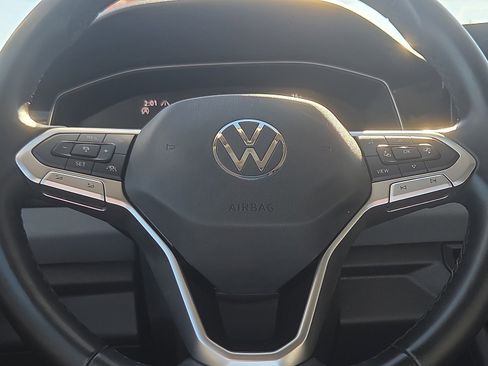 Used 2025 Volkswagen Jetta SE image 12