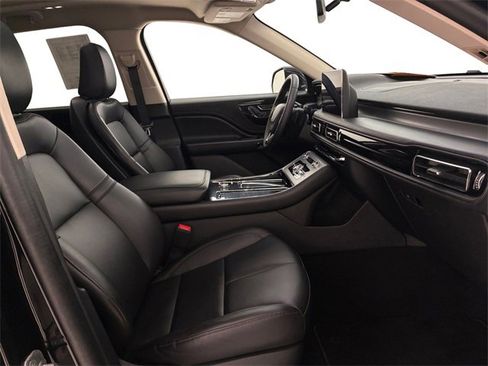Used 2023 Lincoln Aviator AWD w/ Premium Package image 14