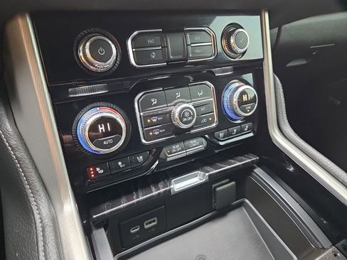 Used 2021 GMC Yukon XL Denali w/ Denali Premium Package image 43