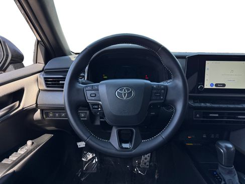 Used 2025 Toyota Camry SE w/ Convenience Package FWD image 12