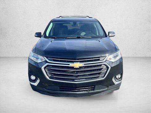 Used 2021 Chevrolet Traverse LT image 2