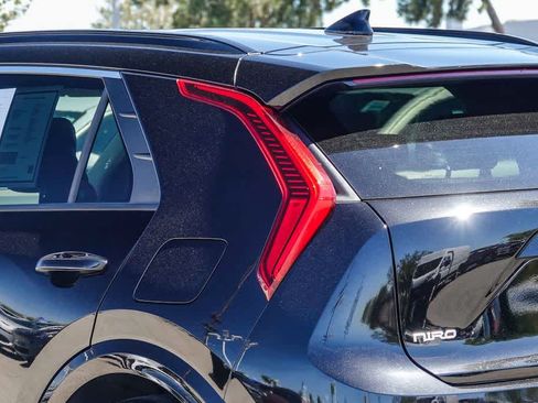 Certified 2023 Kia Niro EX Touring FWD image 7