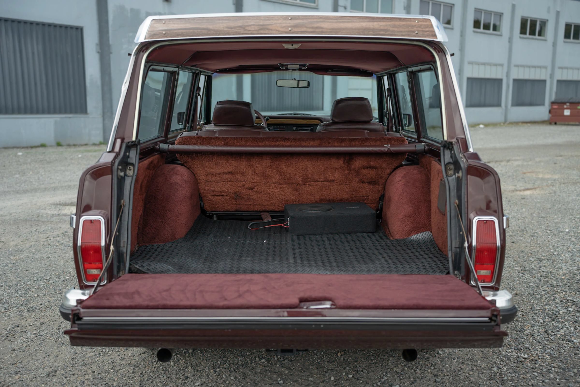Used 1987 Jeep Grand Wagoneer AWD/4WD image 40