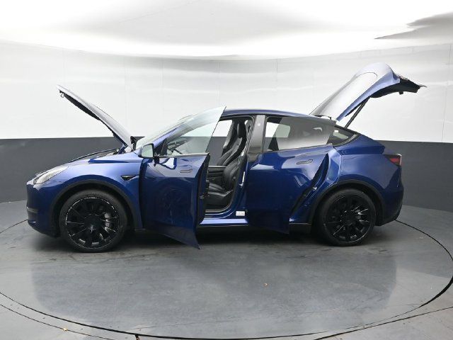 Used 2023 Tesla Model Y Long Range AWD/4WD image 44