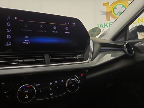 Certified 2025 Chevrolet Trax LT FWD image 21