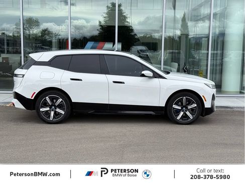 Used 2023 BMW iX xDrive50 w/ Sport Package AWD/4WD image 6