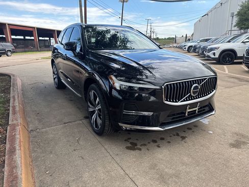 Used 2023 Volvo XC60 B5 Plus w/ Climate Package AWD/4WD image 3