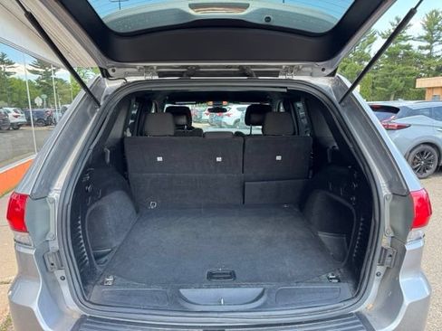 Used 2018 Jeep Grand Cherokee Laredo AWD/4WD image 23