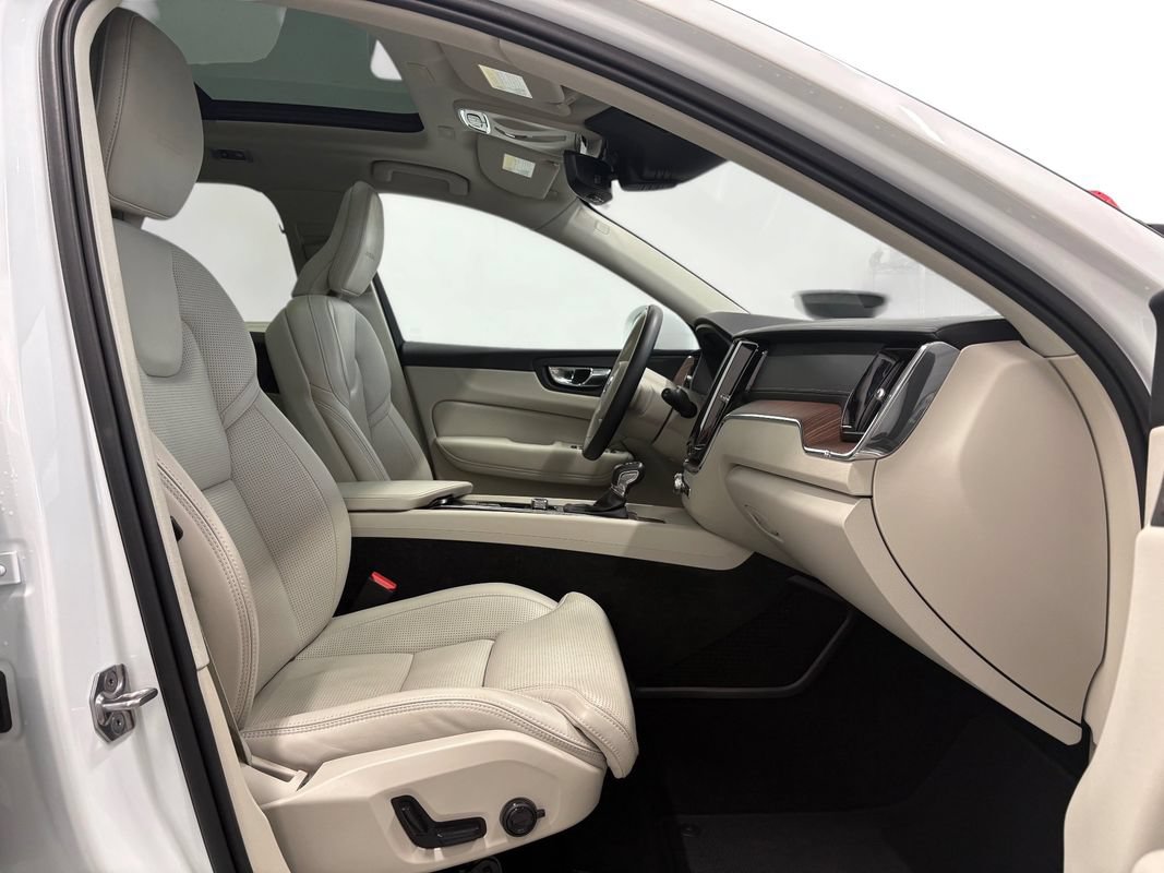 Used 2019 Volvo XC60 T5 Inscription AWD/4WD image 16