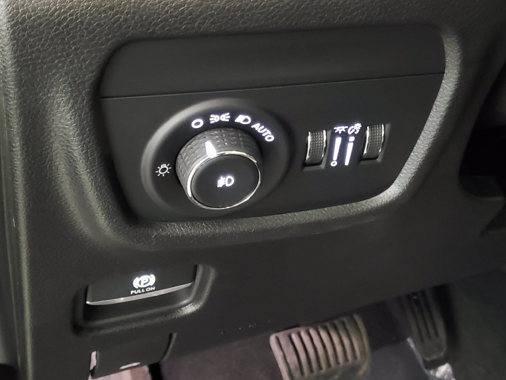 Used 2025 Jeep Grand Cherokee Limited AWD/4WD image 7