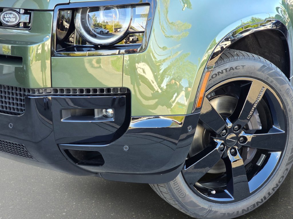 New 2026 Land Rover Defender 110 X-Dynamic SE AWD/4WD image 32