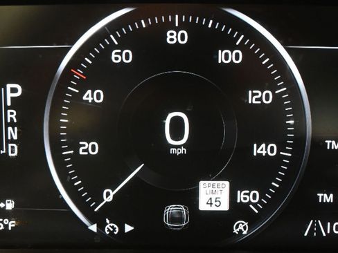 Used 2019 Volvo XC60 T5 Momentum w/ Premium Package image 39