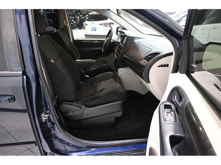 Used 2015 Dodge Grand Caravan SXT FWD image 15