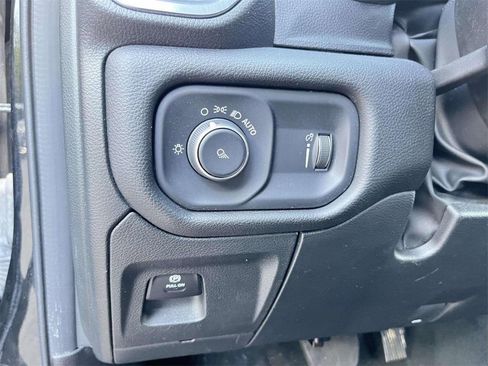 Used 2024 RAM 1500 Laramie image 12