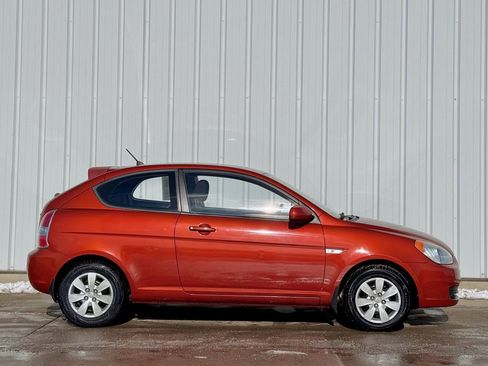Used 2010 Hyundai Accent GS image 6