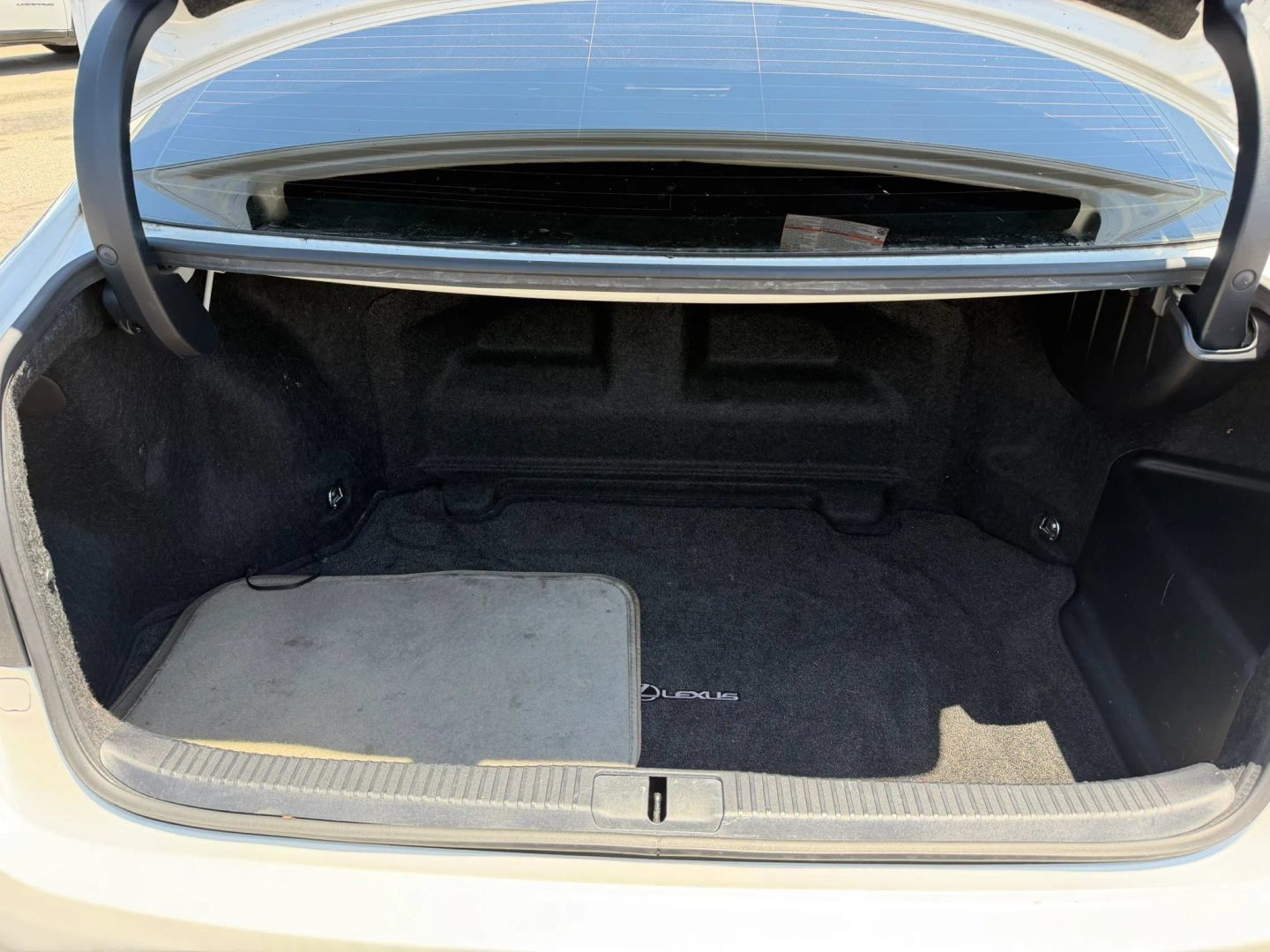 Used 2016 Lexus ES 300h w/ Luxury Package w/Wood Trim FWD image 14