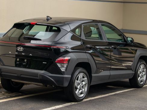 Used 2024 Hyundai Kona SE AWD/4WD image 9