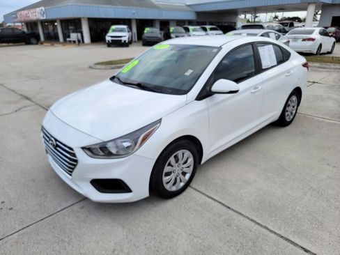 Used 2019 Hyundai Accent SE image 1