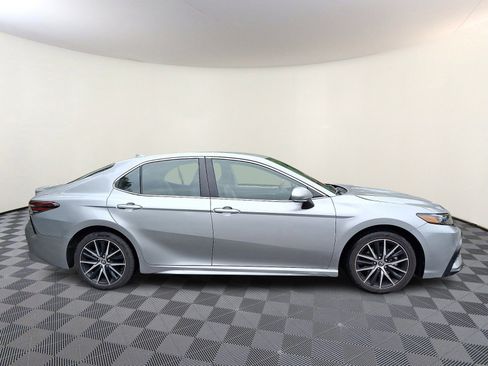 Used 2024 Toyota Camry SE FWD image 7