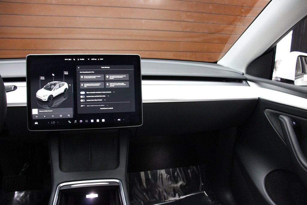 Used 2023 Tesla Model Y Long Range AWD/4WD image 23