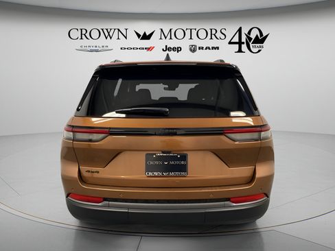 Used 2026 Jeep Grand Cherokee Limited w/ Limited Altitude Package AWD/4WD image 5
