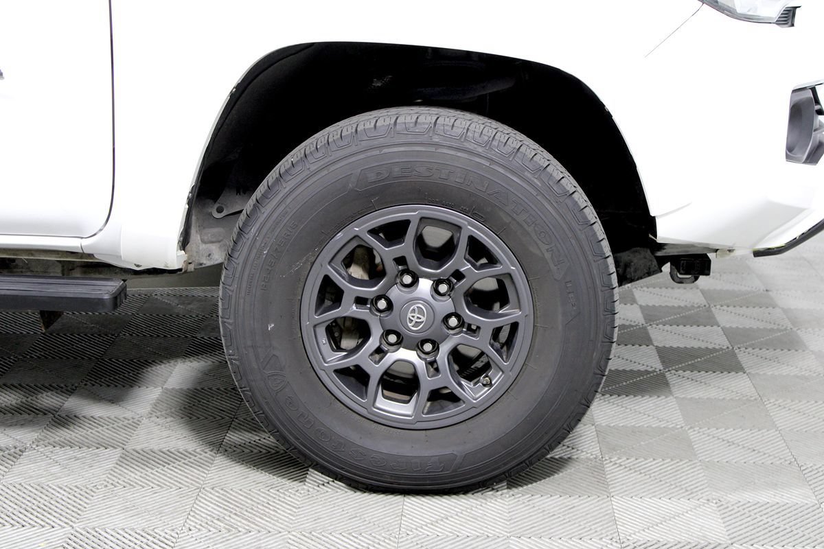 Used 2018 Toyota Tacoma SR5 RWD image 18