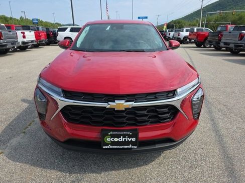 New 2026 Chevrolet Trax LS w/ LS Convenience Package FWD image 2