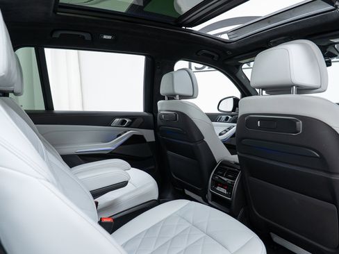 Certified 2024 BMW X7 xDrive40i w/ Executive Package image 23