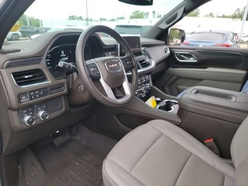 Used 2024 GMC Yukon XL SLT w/ SLT Luxury Package AWD/4WD image 9